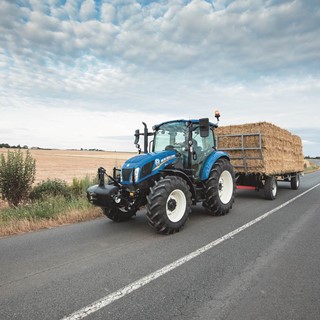 The new T5 tractor conducting transport activities