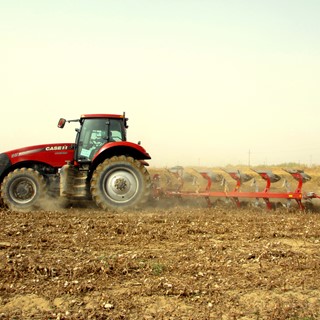 Magnum 3154 working in the field