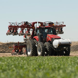 The 2130 Early Riser stack-fold planter is customizable to meet the needs of specialty operations.