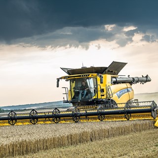New Holland Agriculture won a SIMA Bronze Innovation Medal for its Dynamic Feed Roll Reverser on the CR Combine Range