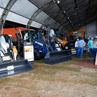 Das obras ao agronegócio: Máquinas de construção CASE são destaque na Agrishow