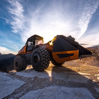 08 The methane powered concept wheel loader effortlessly tackles tough terrain