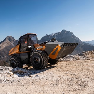 07 The methane powered concept wheel loader is exceptionally stable and can easily work on significant inclines