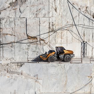 03 The methane powered concept wheel loader undertaking transport activities
