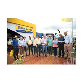 New Holland e Seab entregam unidade do Trator Solidário no Show Rural 2019