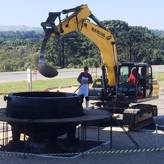 Escavadeira E245C EVO preparou a feijoada no Paraná Foto: José Basílio Salomão