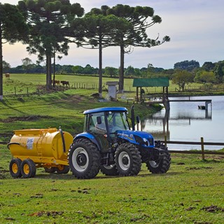 Trator New Holland TL