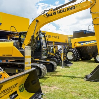 Máquinas da New Holland Construction tem ampla aplicação no campo Fotos: Josi Galvani