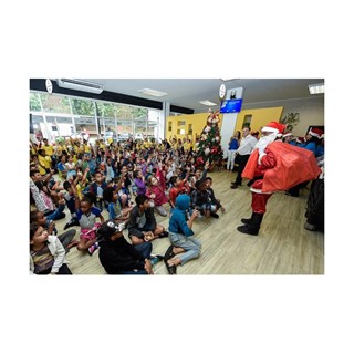 Papai Noel entregou presentes no Natal Solidário em Contagem (MG) Crédito: MPerez