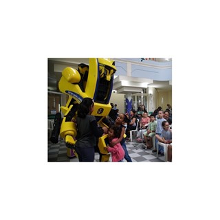 Robô da New Holland alegrou o dia das crianças no Pequeno Príncipe. Cred.: Ivan Rasera