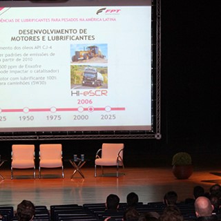 Gustavo Teixeira palestrou no 14º Fórum SAE Brasil de Tecnologia de Motores Diesel