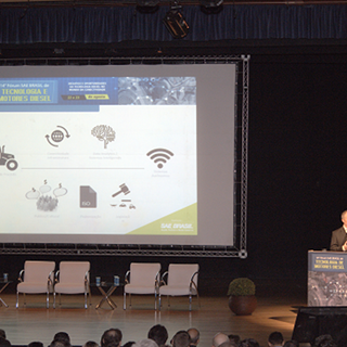 O diretor durante sua apresentação. Foto: Levi Pereira