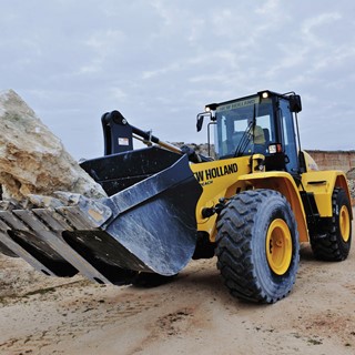 Pá-carregadeira W190B é o maior modelo produzido no Brasil