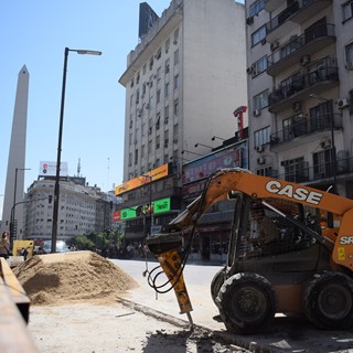 Minicargadora CASE trabaja en la obra de Corrientes Cultural