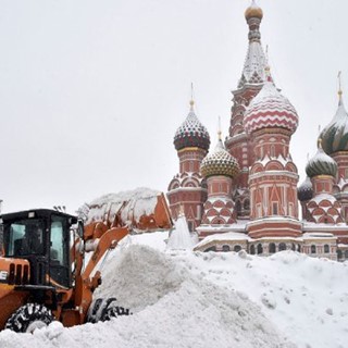 La potencia de CASE combate una de las más fuertes nevadas en Moscú