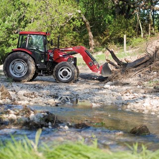 Case IH presenta los nuevos Farmall 95 con pala frontal