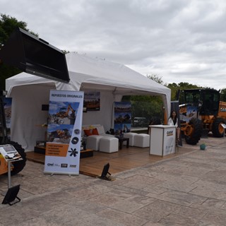 La maquinaria vial Case cautivó en Expo Conexa