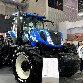纽荷兰在2019中国国际农业机械展览会上展示了即将发售的全新拖拉机机型