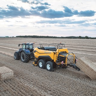 New Holland BigBaler 1290 High Density delivers all-out efficiency and productivity