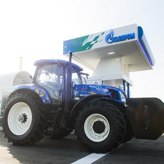The New Holland T7060 hybrid tractor (diesel/methane) developed in Naberezhnye Chelny
