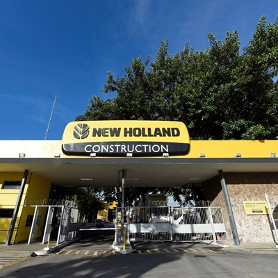 Release New Holland Construction 70 anos de BrasFábrica de Contagem (MG) reaproveita resíduos como madeira, plástico e p