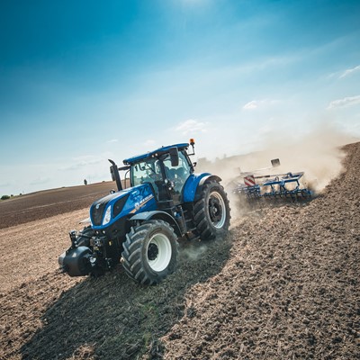 New Holland mostra novas versões de tratores da linha T7