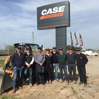 CASE Construction Equipment capacitó a vendedores en Uruguay