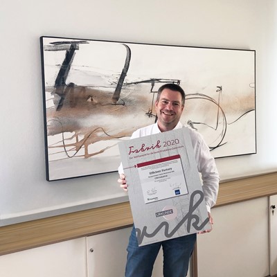 Plant Manager Hannes Wögerbauer presents Efficient Factory award for St....