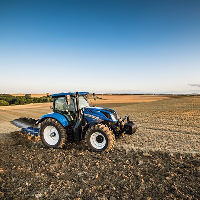 New Holland Agriculture widens extensive T6 tractor range with unique 6- cylinder T6.160 Dynamic Command