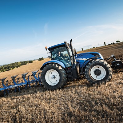 New Holland Agriculture widens extensive T6 tractor range with unique 6- cylinder T6.160 Dynamic Command