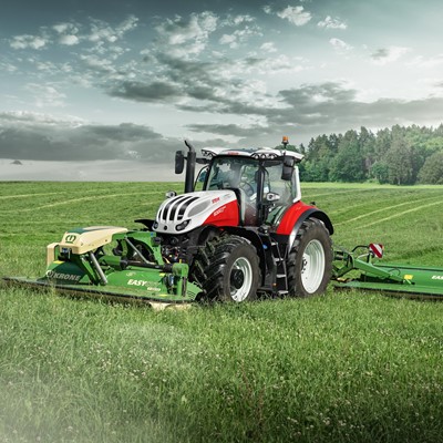 STEYR_6300_New Terrus CVT_Mowing