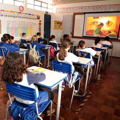 New Holland e Banco CNH Industrial distribuem 12 mil livros infantis a escolas rurais do Paraná