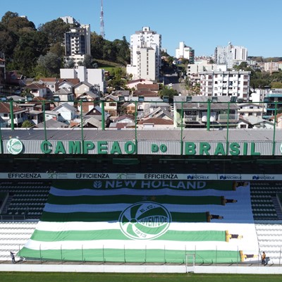 New Holland presenteia torcida do Juventude com novo bandeirão