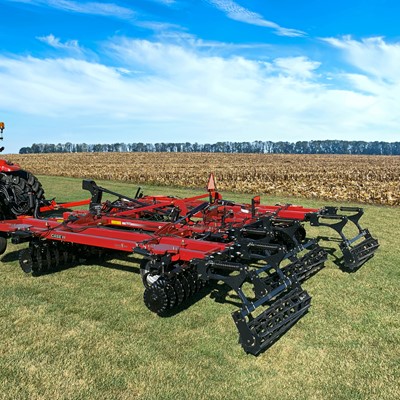 The Case IH VT-Flex™ 435 vertical tillage tool is equipped with gang angles that are mechanically or hydraulically adjus