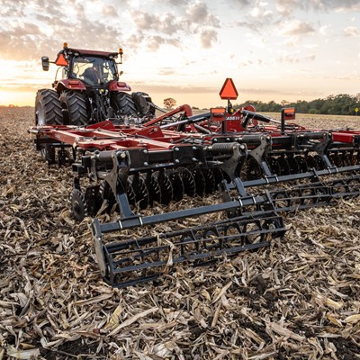 The Case IH VT-Flex™ 435 vertical tillage tool is equipped with gang angles that are adjustable