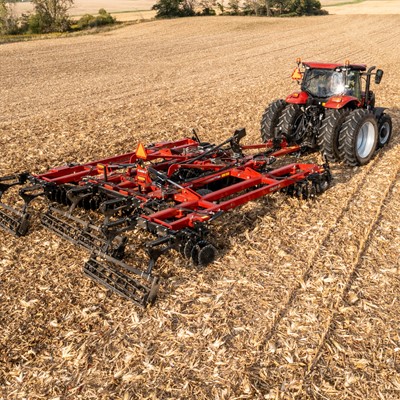 The Case IH VT-Flex™ 435 vertical tillage tool is equipped with gang angles that are adjustable.