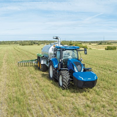 Trator movido a metano produzido em série pela New Holland vence o prêmio Trator Sustentável do Ano