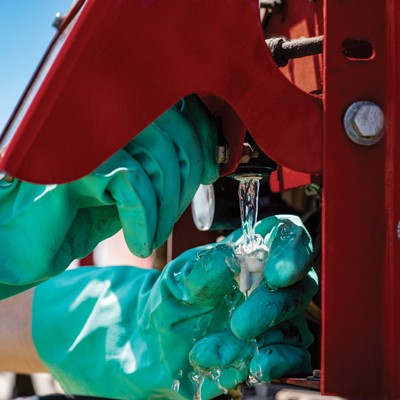 An exclusive tip-wash station provides an easy, accessible way for operators to clean off spray tips.