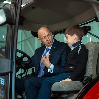 A young Case IH expert tells US Ambassador to Turkmenistan, Mr Matthew Klimow, all about the Case IH Magnum tractor