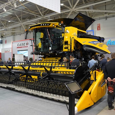 New Holland CR10.90 harvester