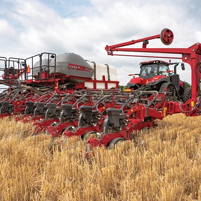 The 2150S Early Riser front-fold trailing planter allows producers to make the most of their time in the field.