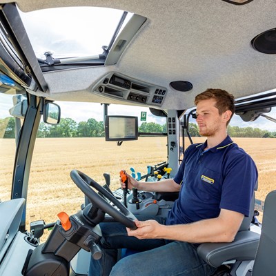 New Holland lança primeiro trator movido a biometano do mundo