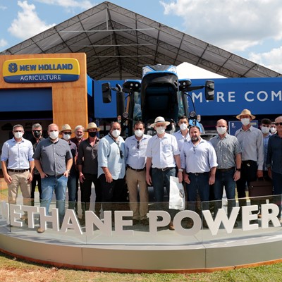 Trator biometano da New Holland é lançado no Show Rural com presença do secretário de Agricultura do PR