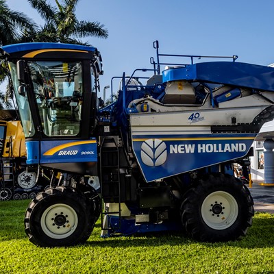 New Holland Agriculture Braud Grape Harvester
