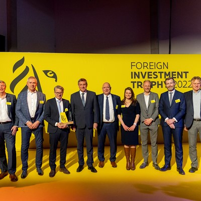 CNH Industrial representatives collect Lifetime Achievement Trophy