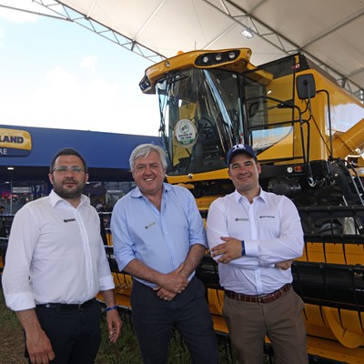 Colheitadeira TX5.90, da New Holland, é eleita a Máquina do Ano