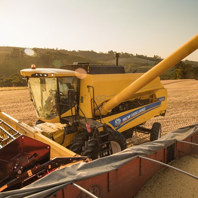 Colheitadeira TX5.90, da New Holland, é eleita a Máquina do Ano
