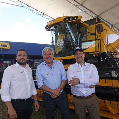 New Holland celebrates successful Agrishow 2022 and Machine of the Year Award