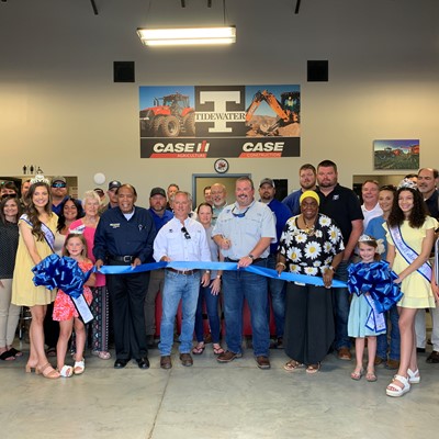 Tidewater Equipment Company leadership join CASE representatives and local officials in the grand opening of its new ope