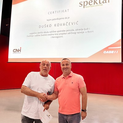 1_CASE-IH_Visit in St. Valentin_Certificate for Customer Duško Kovačević (left)+Igor Marčeta (right) NGO Spektar